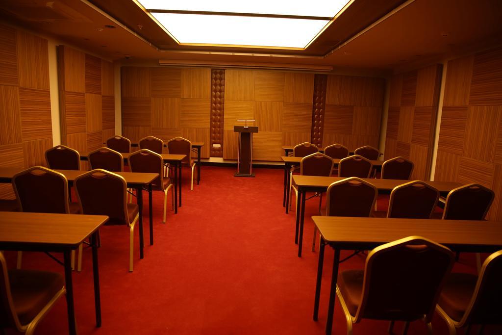 Atasehir Palace Hotel & Conference Istanbul Ngoại thất bức ảnh