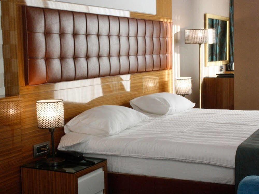 Atasehir Palace Hotel & Conference Istanbul Ngoại thất bức ảnh