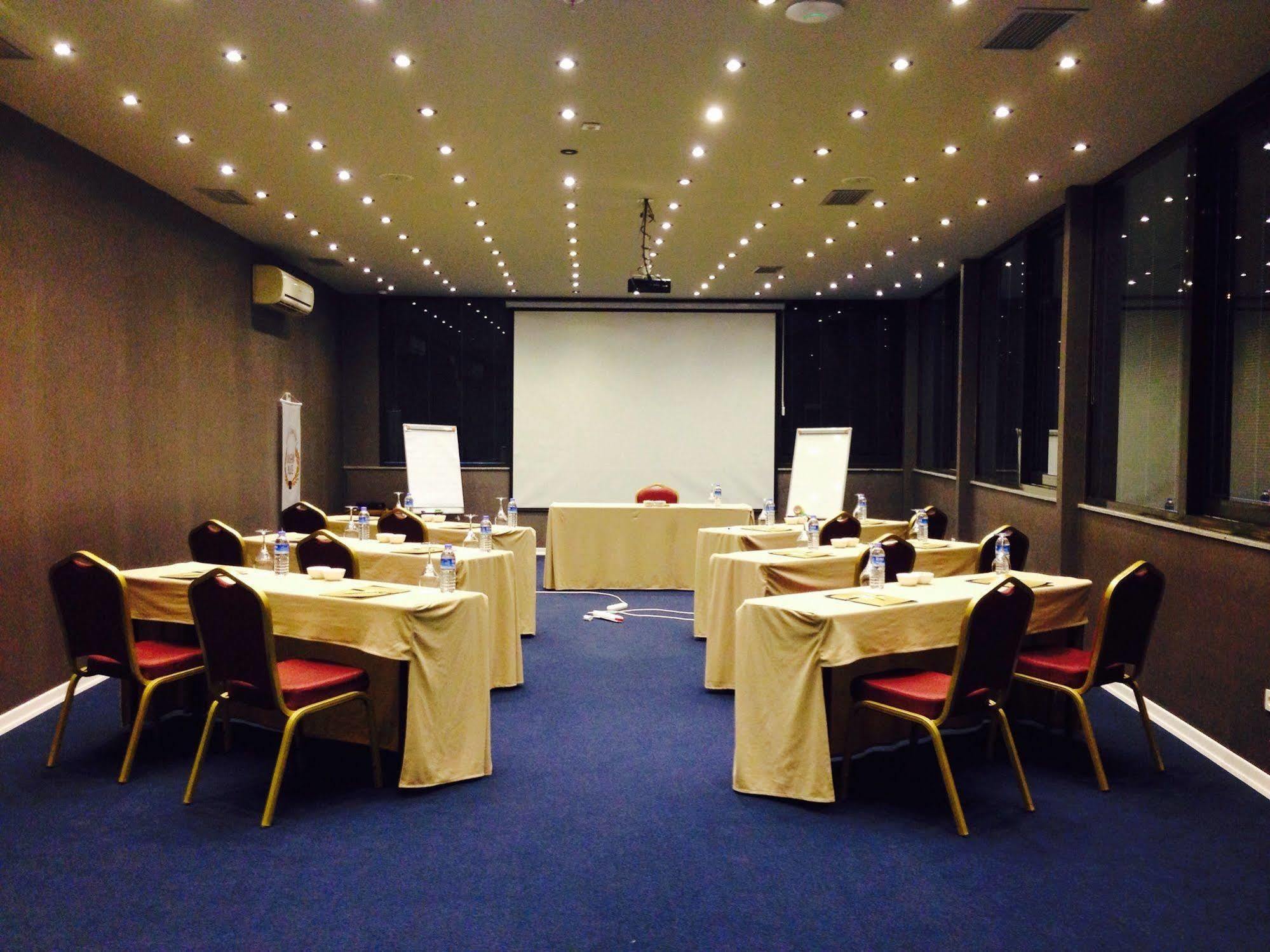 Atasehir Palace Hotel & Conference Istanbul Ngoại thất bức ảnh